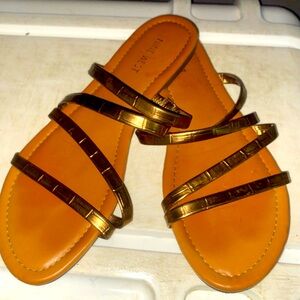 NINE WEST FLAT BRONZE SANDALS